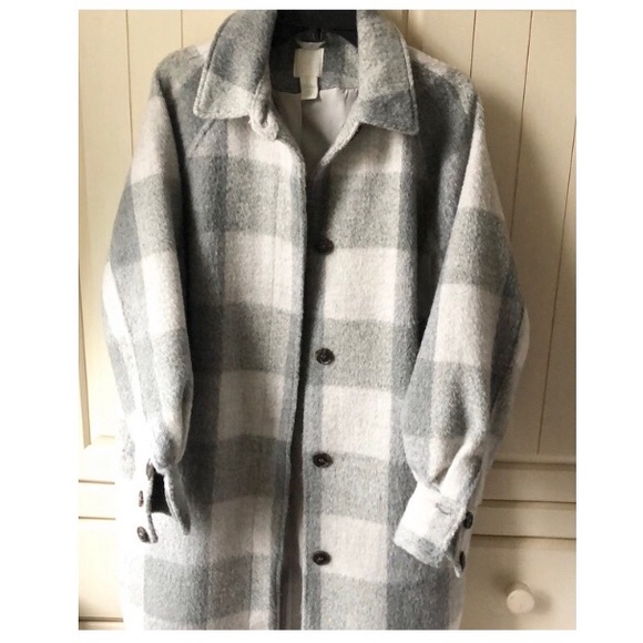 H&M • BLOGGERS FAVORITE Long Oversized Shacket Coat in Gray & White Plaid - Picture 14 of 16